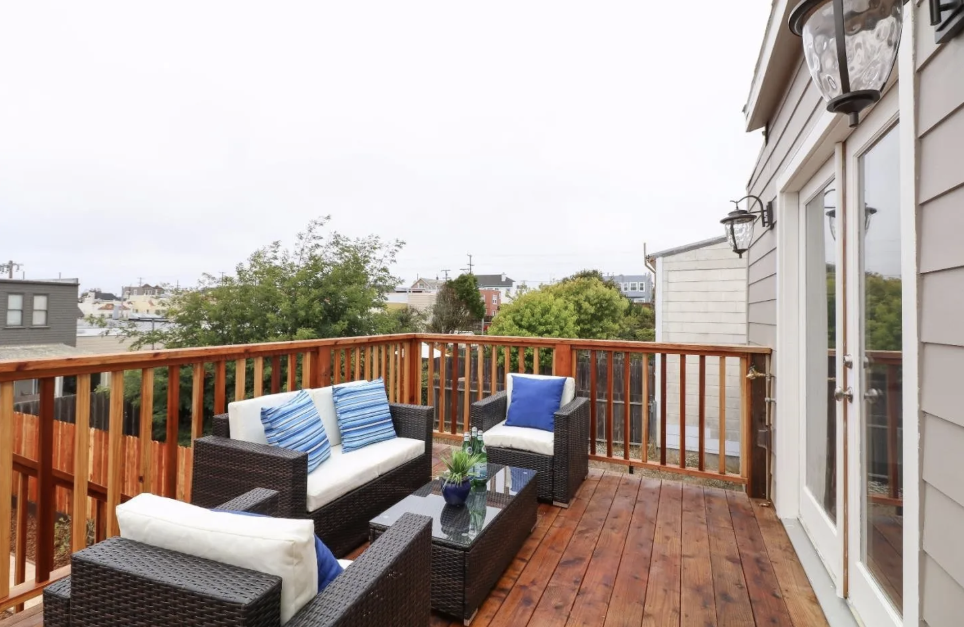 upstairs backyard deck