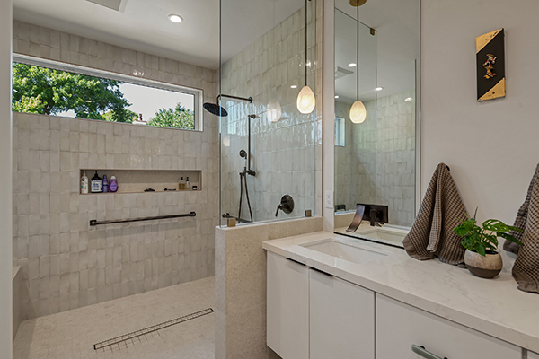 1 Harrington [Interior bathroom]