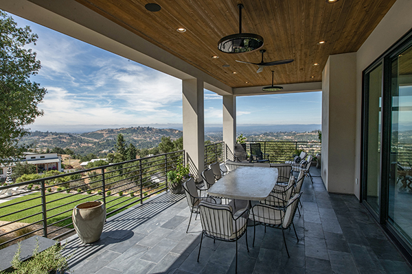 Crystal Drive [exterior grand view]